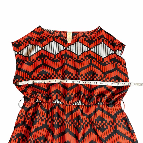 TINI LILI GEOMETRIC RED BLACK WHITE DRESS SIZE LARGE - Picture 3 of 9